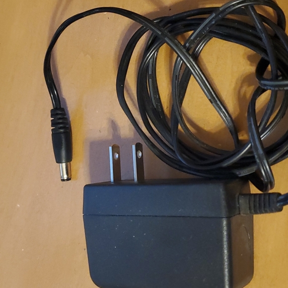 ROKU Switching Power Adapter DSA-15P-05 - Picture 2 of 2